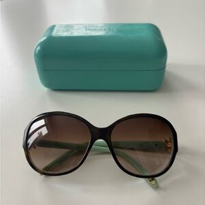 Tiffany & Co. Oversized Brown Gradient Lens Sunglasses with Tiffany Blue Case